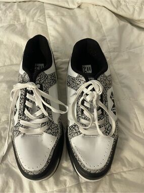 LNWOT British Knights Black & White Athletic Sneakers  - Sz 11